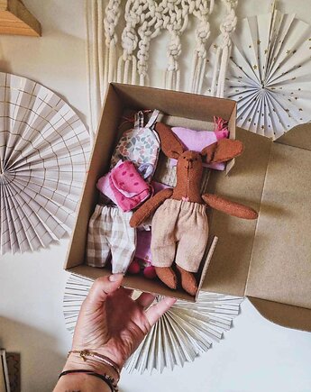 Mała przytulanka z plecakiem., peppo