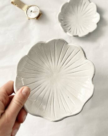 Ręcznie lepiony talerzyk na biżuterię - śnieżna biel, Och ceramika