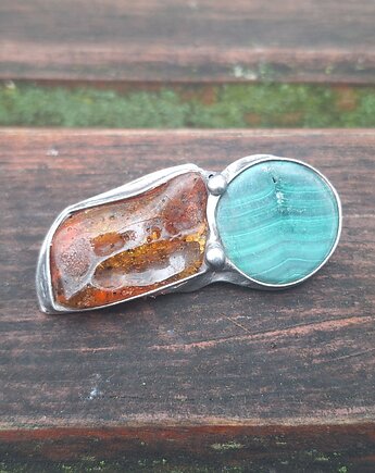 Dzik - broszka, po drugiej stronie lustra