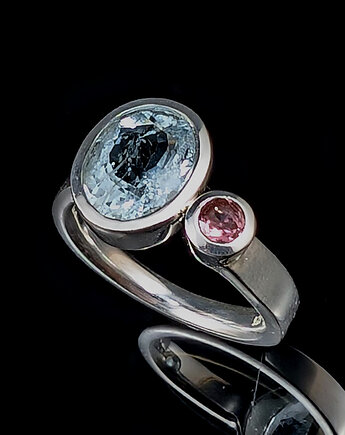 Pierścionek nniebiański akwamaryn z różowym turmalinem, Pracownia Neores