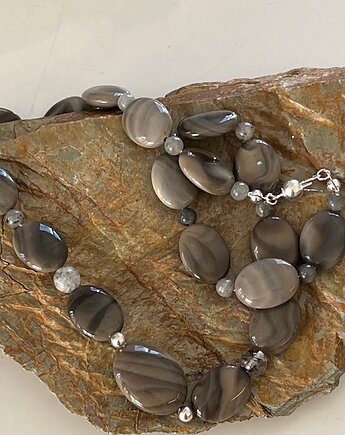 Elegancki Naszyjnik z Kamieniami w Kolorze Taupe/Brązu - Krzemień Pasiasty, Ade Art