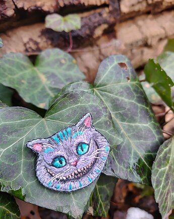 Broszka Kot z Cheshire, ręczny haft, Not only cute crafts