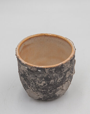 Czarka księżycowa nie szkliwiona na zewnątrz, błotko. pracownia ceramiki