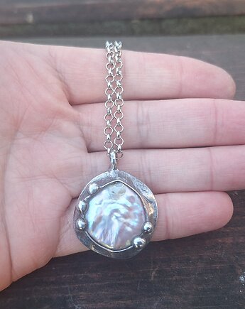 Perła po prostu - wisiorek, po drugiej stronie lustra