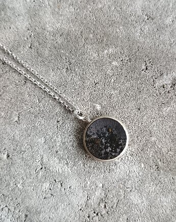 Naszyjnik czarny opalizujący dwustronny, biżuteria z talerzy