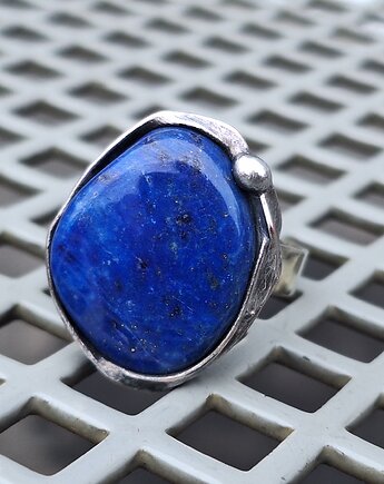 Lapis lazuli - pierścionek regulowany, po drugiej stronie lustra