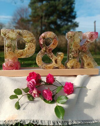 Konserwacja bukietu ślubnego - literki inicjały, Majuto Resin Art