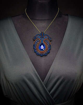 Oseye-wisior soutache, Mró Soutache