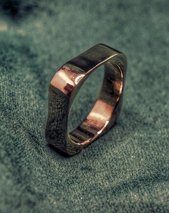 Eta  - Pierścień z linii geometrycznej z brązu, Biżuteria z Myśli Odlana