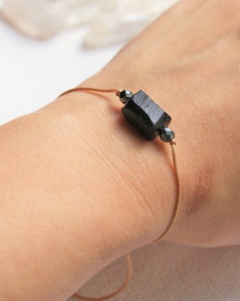 Ochronna bransoletka - czarny turmalin - beż, kaktusia