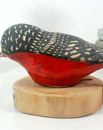 Czerwony gil - ceramiczna dekoracja półki, 10FingersArt
