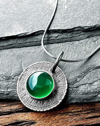 Srebrny oksydowany wisiorek tribal z zielonym onyksem, SHAMBALA
