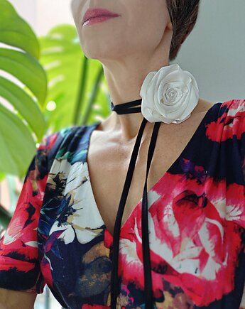 Jedwabny choker z  różą, biały na czarnym pasku vol.2, BARLA