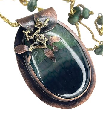 Naszyjnik z zielonym agatem w secesyjnej oprawie, Artseko