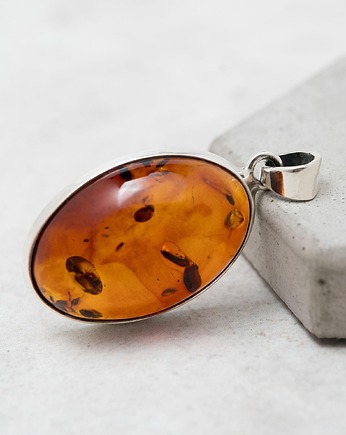 Owalny wisiorek z bursztynem bałtyckim z inkluzjami, srebro 925, Amber Charm