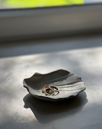 Podstawka na Biżuterię Palo Santo Ceramiczna Muszelka Babie Lato, Maison Fragile