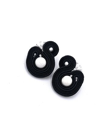 Kolczyki sutasz biało czarne sztyfty Largo z howlitem małe lekkie, Katrina Rossa