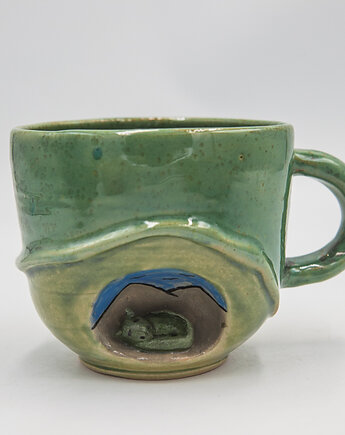Kubek ze śpiącym smokiem 2, błotko. pracownia ceramiki