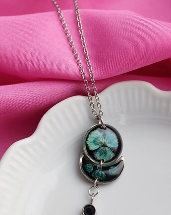 Naszyjnik z turkusową gipsówką, Kwiatostany