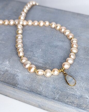 Perły z zawieszką z kamieniem księżycowym