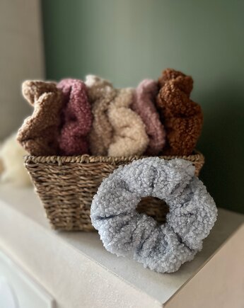 Miękka, puszysta gumka do włosów scrunchie NIEBIESKA, gucialoveskids