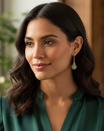 Klasyczne kolczyki z jadeitem 10mm pozłacane srebro, Yamira Art Studio