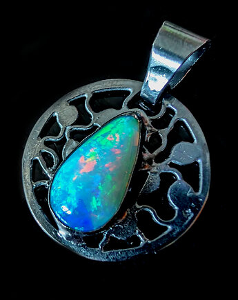 Tęczowa kropla opalu, Pracownia Neores