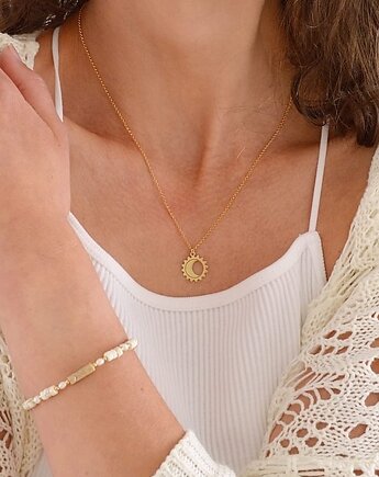 Naszyjnik słońce i księżyc, Laoni