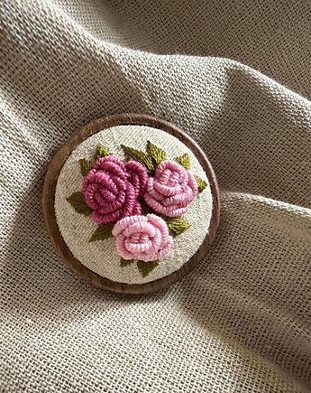 Ręcznie haftowana broszka "Bukiet róż", ReinerArt