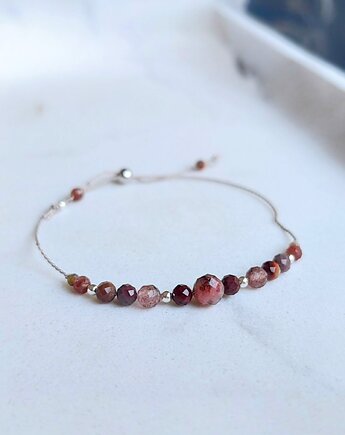 Zmysłowy, elegancki róż z inkluzjami - bransoletka na nici, Moui