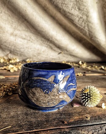 Czarka na kawę wieloryb, humbak, Czarka niebieska ocean, Fiona Ceramics