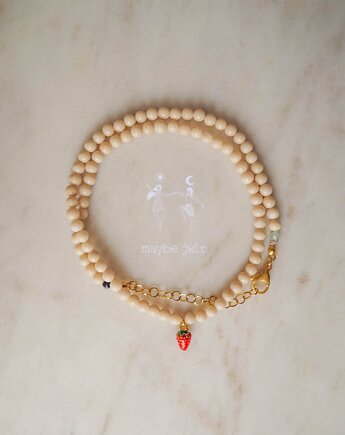 Naszyjnik z jasnych kamieni rzecznych z poziomką, Maybe Jwlr