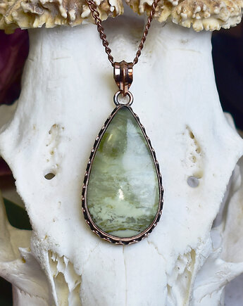 Miedziany wisiorek z Larsonitem w prostej ozdobnej oprawie, Spirit Of Copper