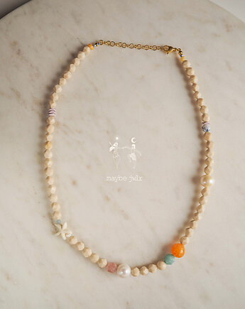 Naszyjnik z ciosanych kamieni rzecznych z rozgwiazdą