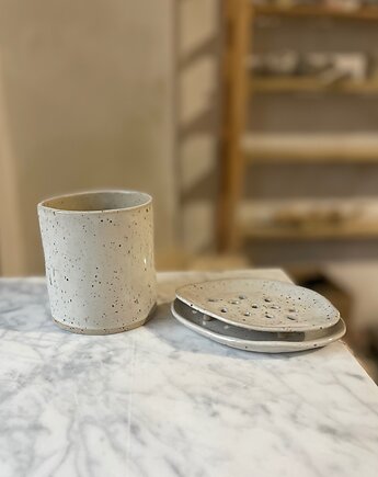 Ceramiczny Zestaw Łazienkowy z Mydelniczką z Odpływem Perłowa Biała, Maison Fragile