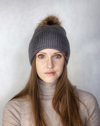 Ciemnoszara czapka merino z odczepianym pomponem, Holy Alpaca Knit