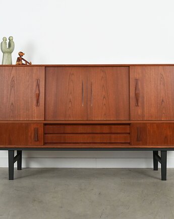 Highboard tekowy, duński design, lata 70, produkcja: Dania, Przetwory design