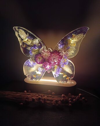 Lampka motyl z naturalnymi kwiatami - fioletowo różowy, Majuto Resin Art