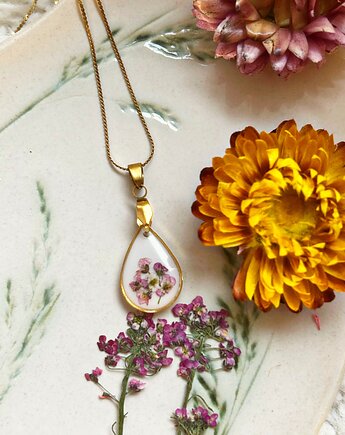 Piękny naszyjnik z kwiatami zamkniętymi w żywicy, Blask Natury