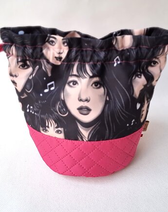 Kosmetyczka worek mały " dziewczyny w rytmie K-POP fuksja", tacy duzi