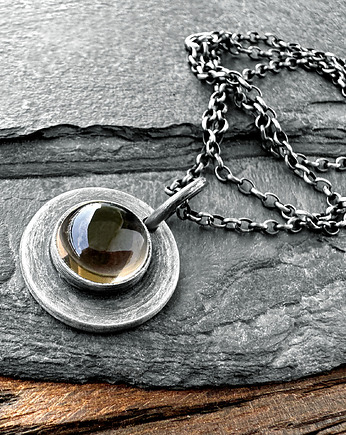 Srebrny wisiorek tribal z kamieniem naturalnym, kwarc dymny, SHAMBALA