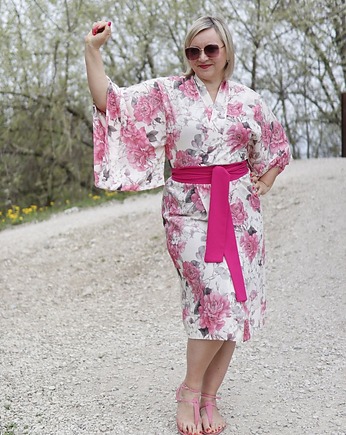 Kimono Nice Dream w różowe  kwiaty, yaekimo