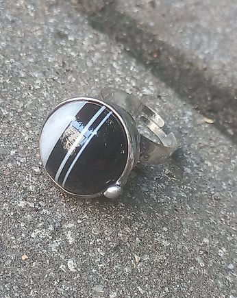 Paski - pierścionek regulowany, po drugiej stronie lustra