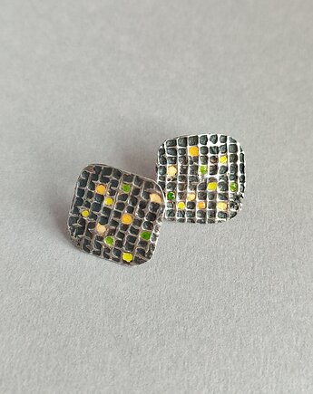 Oksydowane kwadratowe kolczyki srebrne z emalią, Agata Blaszkowska Jewelry