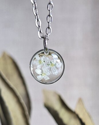 Unikatowe białe niezapominajki wisiorek zawieszka kwiaty, zkwiatem