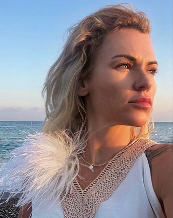 Biała broszka ze strusich piór r/Piórka/Ozdoba do włosów i ubrań, PapillonBYAnn