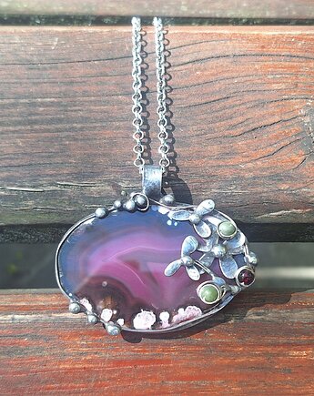 Róże - wisiorek, po drugiej stronie lustra