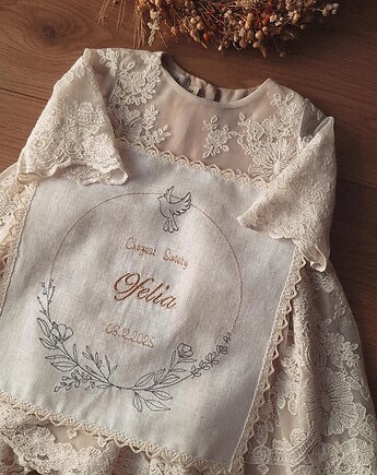 Haftowana szatka do chrztu, Apanele