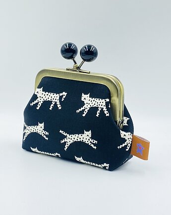 Cats Black, Chytrá Baba