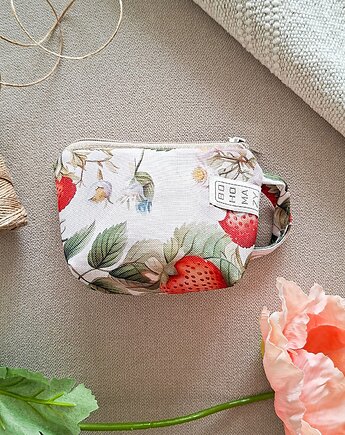 MALEŃSTWO kosmetyczka Bohomazy Strawberry Patch - handmade, BOHOMAZY